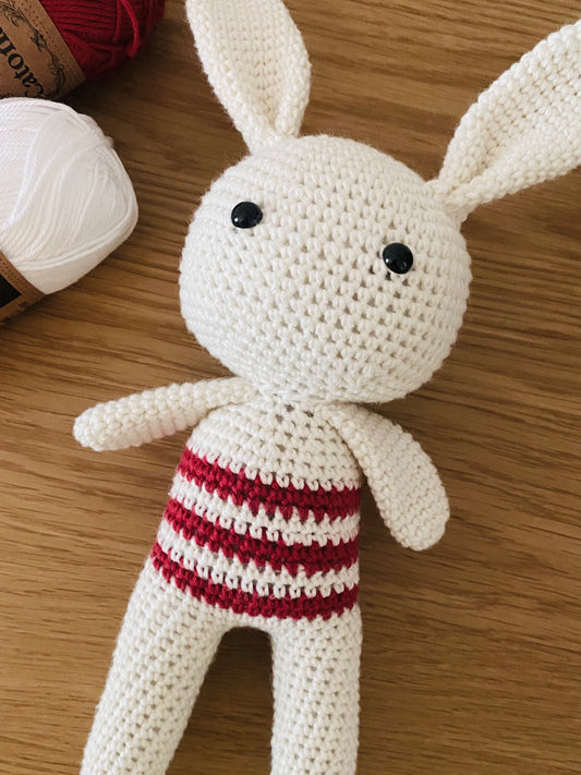 Doudou en crochet rayé rouge