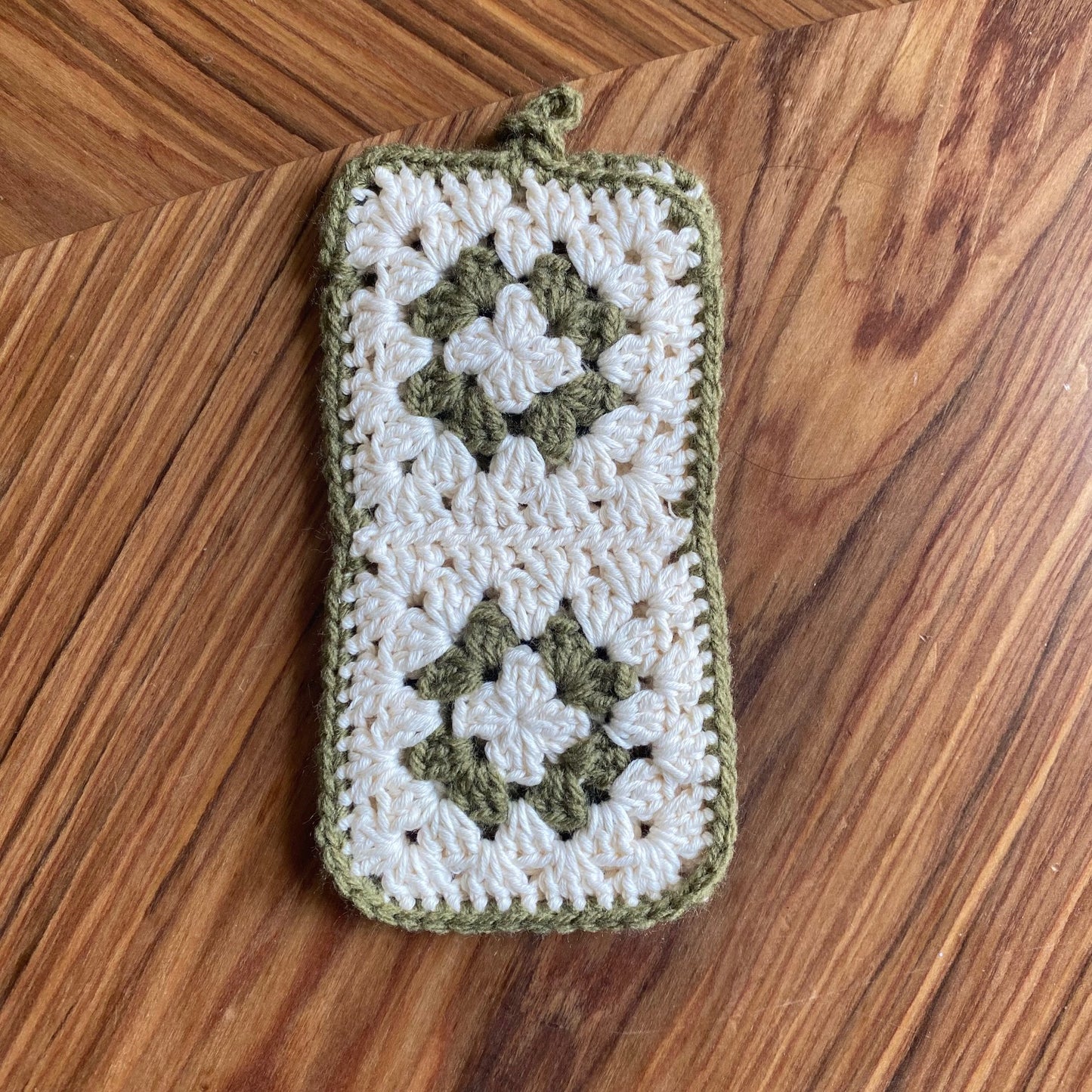 Etui à lunettes en crochet granny